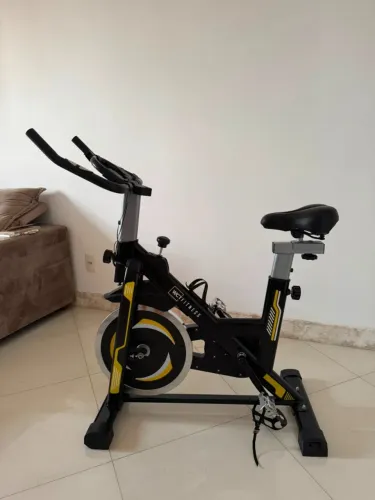 Bicicleta Spinning Com Roda De Inércia De 13kg Wct Fitness