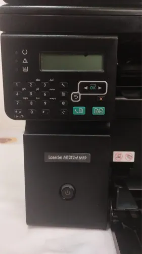 Impressora multifuncional HP Laserjet M1212nf MFP.