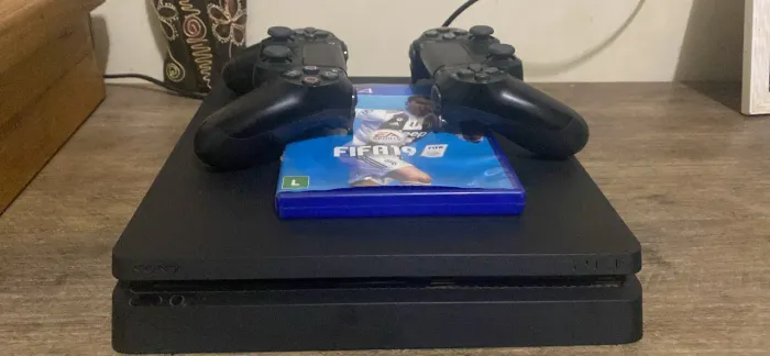 Ps4 Slim 1TB+2 controles+FIFA19+Gran Turismo Sport
