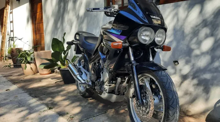 Yamaha TDM 850 1993 - completa, documentada, motor com defeito