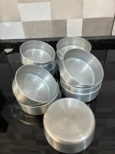 12 forminhas em alumínio para tortinhas ou pão de mel.