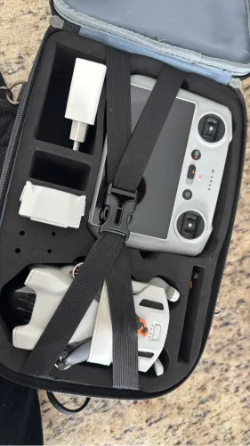 Drone DJI Mini 3 com 2 baterias