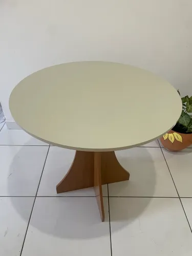 Mesa em mdf off white e nature