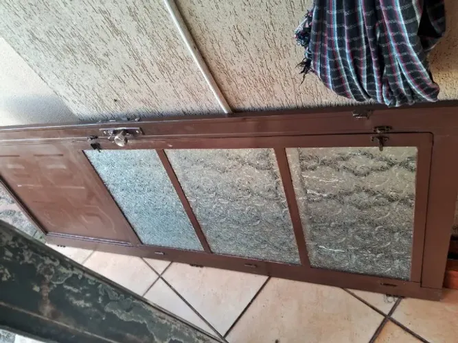 Janela  e porta ferro