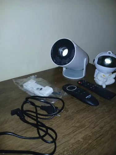 Projetor hy300 + projetor de galaxia