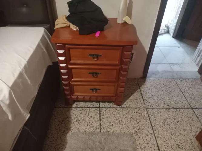 Vendo porta objeto de madeira maciça 