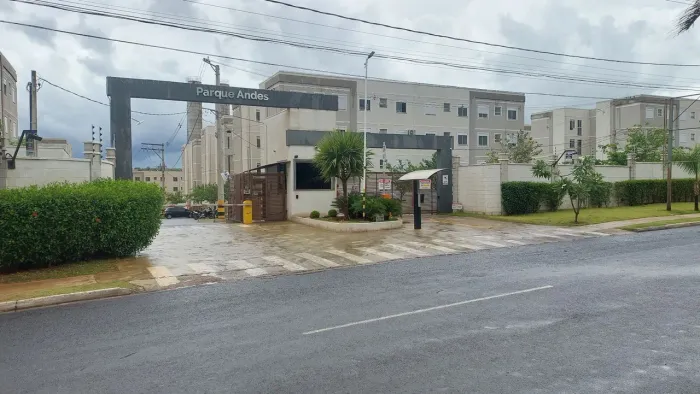 UBERABA MG - Apartamento no condomínio Parque Andes  