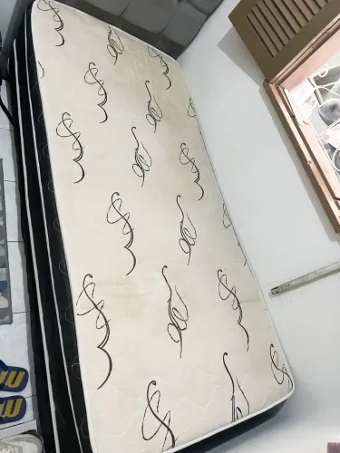 Vendo cama box conjugada de solteiro + colchão de brinde