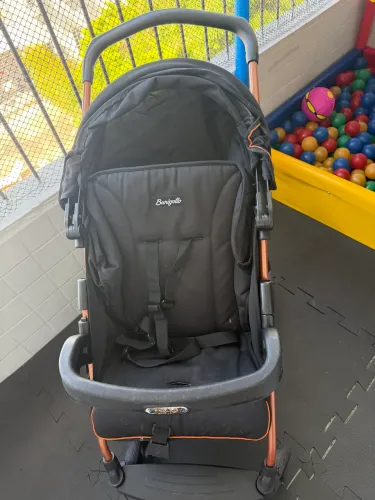 Carrinho de Bebê Burigotto Ecco Preto Cobre Capota Removível
