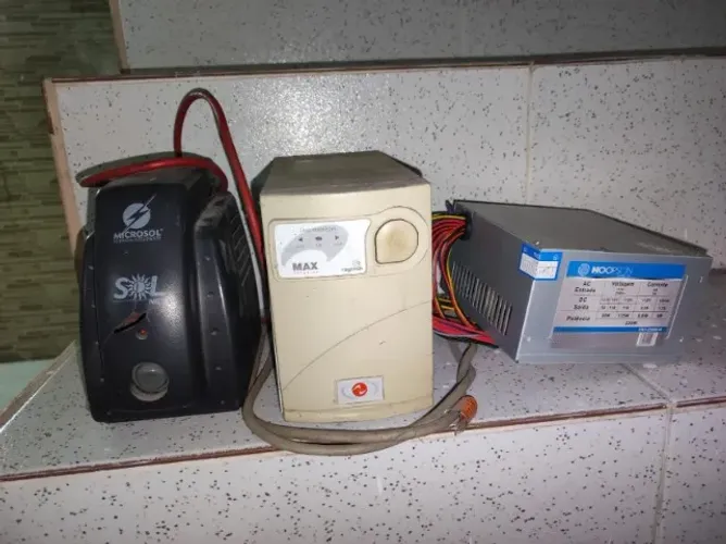 Kit Dois estabilizadores + fonte de alimentação 240w