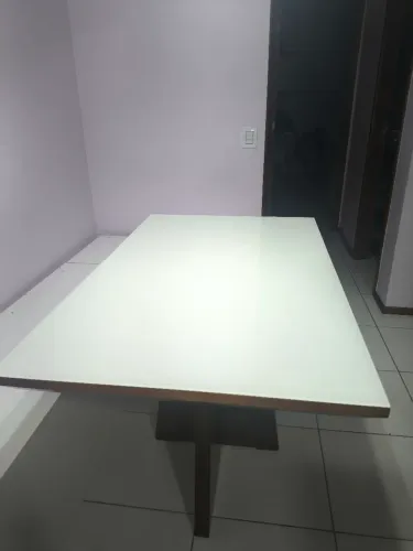 Mesa de jantar 1,30 por 0,80 tampo de vidro