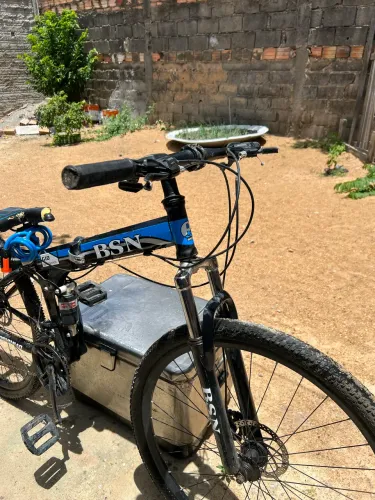 Vende -se bicicleta semi nova 