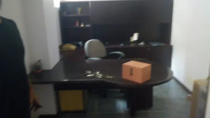 Mesa escritório maciça troco
