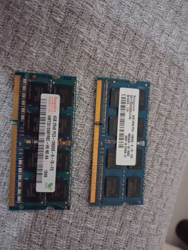 2 memórias ram de 4GB DDR3 (1333MHz) 