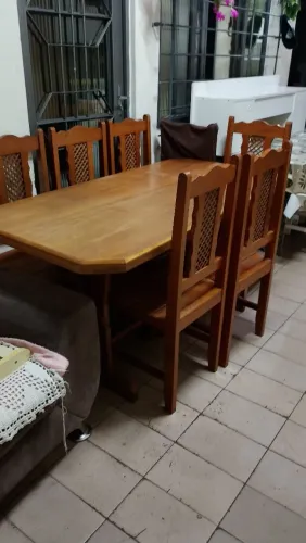 Mesa com 6 cadeiras