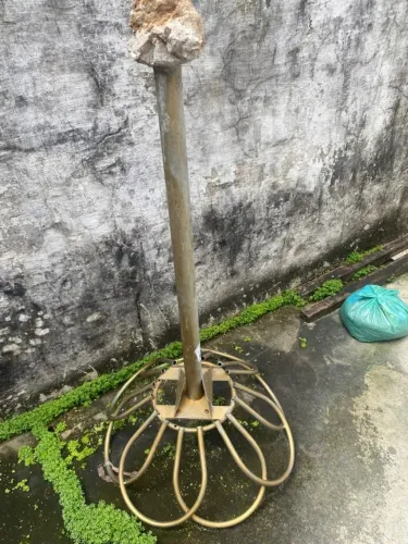 Vende se uma lixeira