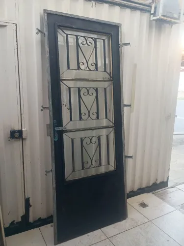 Porta de ferro com Marco e fechadura