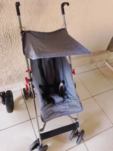 Carrinho guarda chuva bem conservado