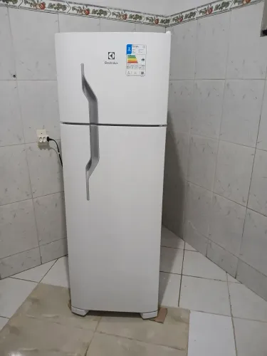 Geladeira Electrolux 260l