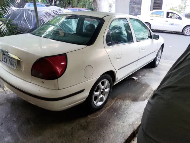 Ford Mondeo CLX 2.0i 4P MEC 1998