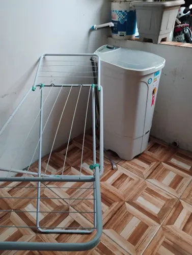 Vendo tanquinho e um varal de dois pó lados por 250