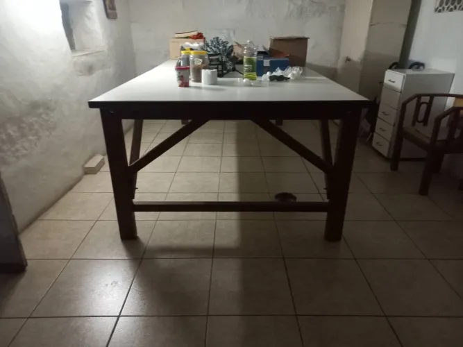 Mesa nova de madeira