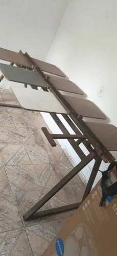 Mesa de serigrafia e várias telas por 300,00