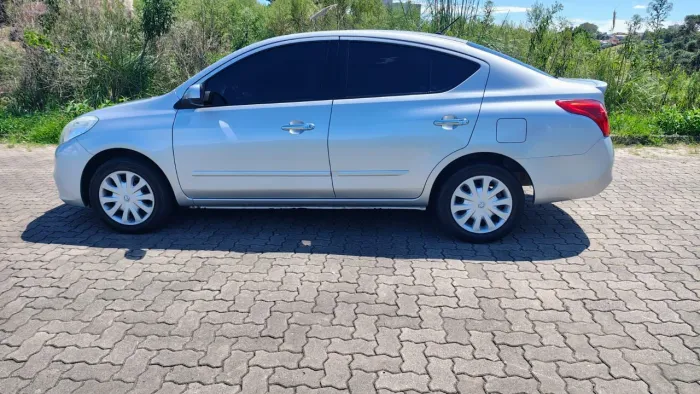 Nissan Versa SV 1.6 16V Flex Fuel 4P Mec. 2013