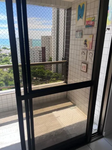 Precisamos de um profissional e um ajudante prático 