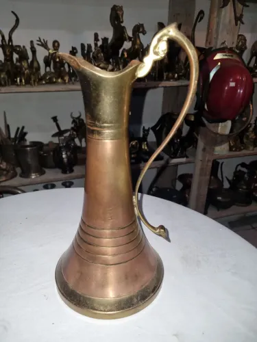Linda jarra feita de latão e bronze pra decorar sua casa e seu escritório o mesmo uso. 28