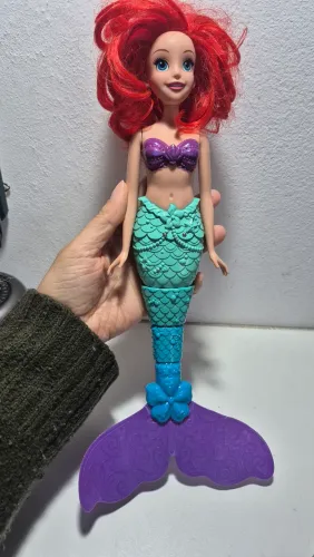 Boneca Ariel, a pequena sereia e busto barbie