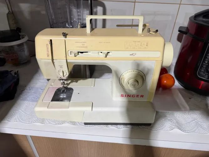 Máquina de costura singer