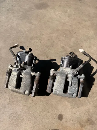 Par de Pinça de Freio Traseira Elétrica VW Tiguan Audi Q3 TRW Original