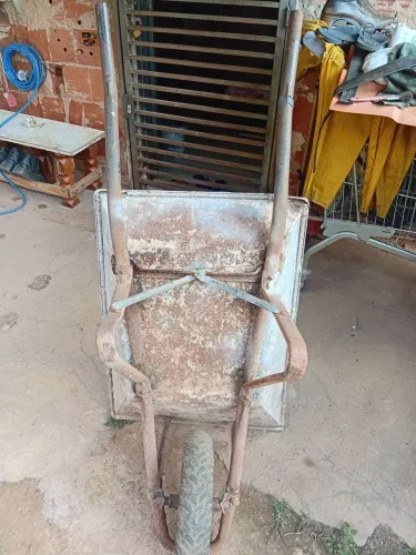 Vendo um carro de mão