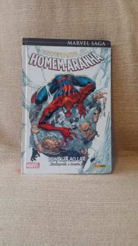 História em quadrinhos em capa dura - Homem aranha e Liga da Justiça