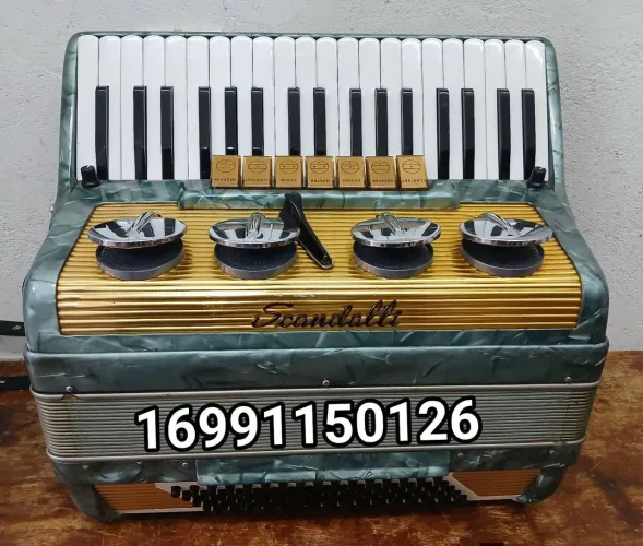 Acordeon Sanfona Scandalli de 80 baixos