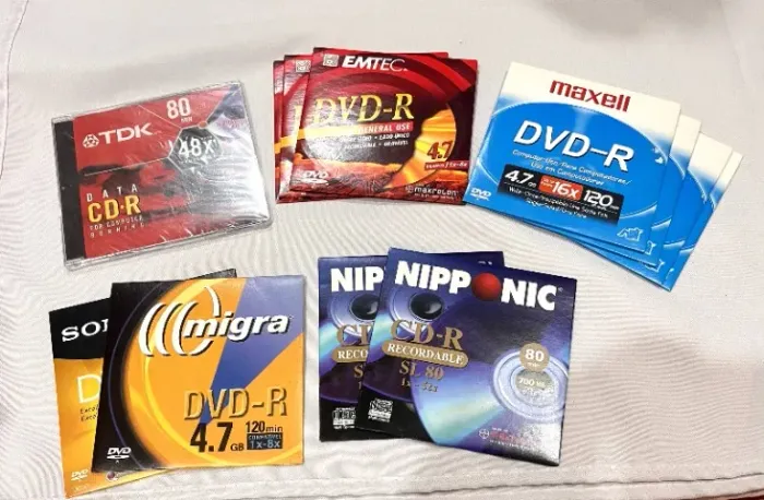 CDs para gravação de dados (12 unidades)