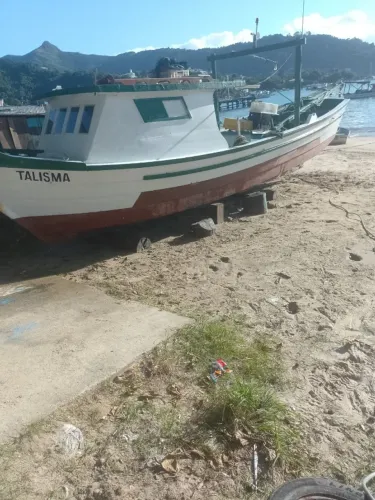 Bote de 2,65 comprimento ,documentação em dia , com licença em dia para camarão