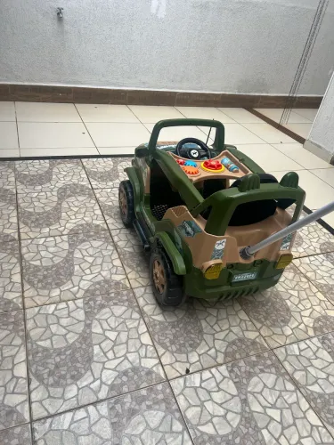 Carrinho 2 em 1 Calesita Diipi Savannah Verde Com Som Para 30kg Idade 1-3 Anos