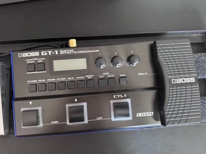 Pedaleira Boss GT-1 + Fonte Boss PSA-120zs Original 