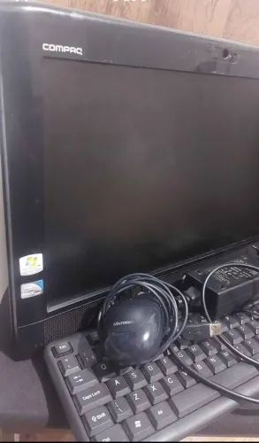Cpu 2 em 1 compac funciona perfeitamente 100$ 