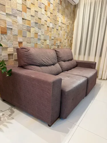 Sofá retrátil, lindo e confortável