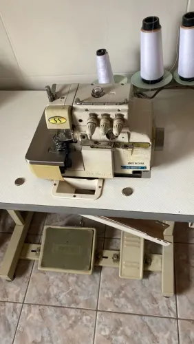 Máquina de costura
