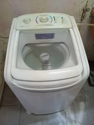 Máquina de lavar Eletrolux 10kg funcionando
