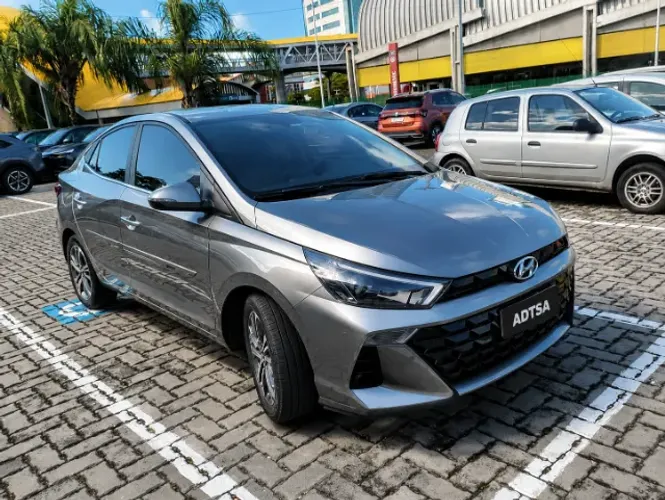 Hyundai HB20S Platinum Plus 1.0 TB Flex 12V AUT 2023