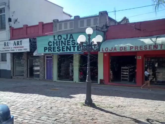 Prédio com 03 Lojas Comeciais - Centro