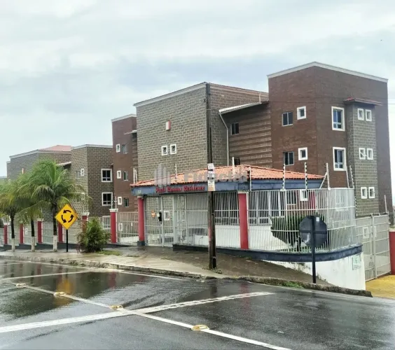 Excelente Apto. 71,06m², próx. ao Beach Park, terreo, 02 qts (01 suíte), varanda, sala de 