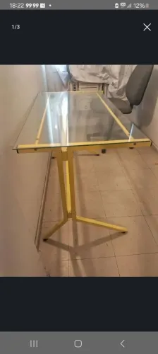 Mesa de Escritório de vidro com base amarela