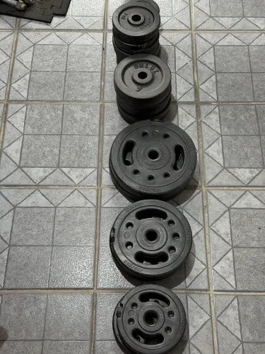 Kit de anilhas 68kg (ferro + plástico) - Home Gym completo