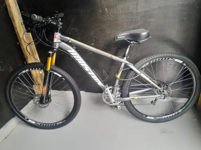 Vende se essa baike freio indraulico garfo com trava no Guido toda em alumínio mensageira